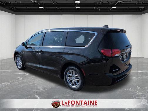 2026 Chrysler Voyager LX