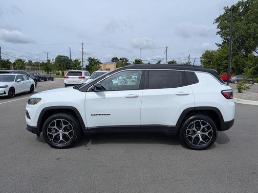 Bright White Clearcoat 2024 Jeep Compass Limited