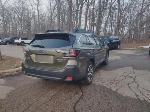 2025 Subaru Outback Premium