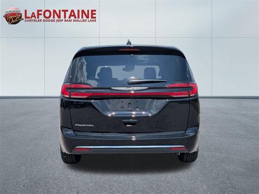 2025 Chrysler Pacifica L