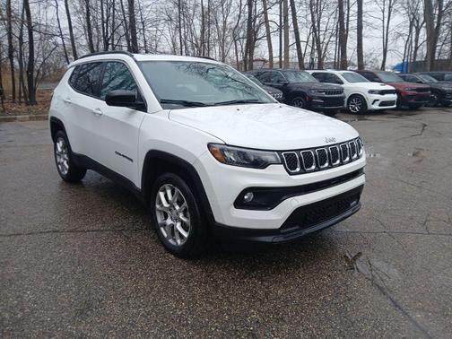 2024 Jeep Compass Latitude Lux
