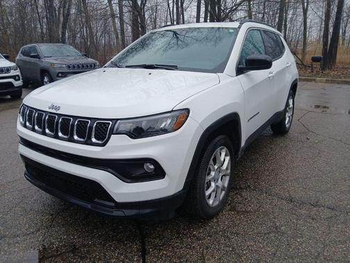 2024 Jeep Compass Latitude Lux