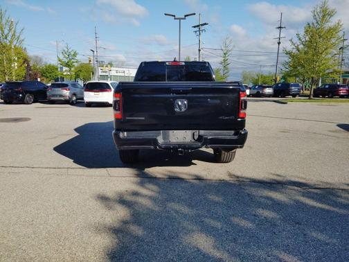 Diamond Black Crystal Pearlcoat 2019 RAM 1500 Big Horn