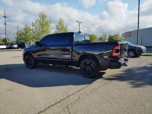 Diamond Black Crystal Pearlcoat 2019 RAM 1500 Big Horn