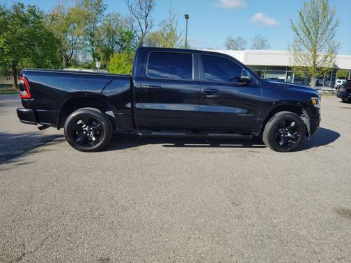Diamond Black Crystal Pearlcoat 2019 RAM 1500 Big Horn