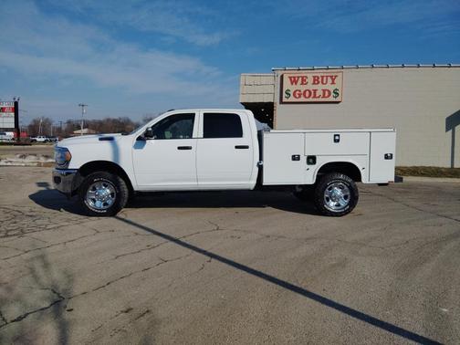 2022 RAM 2500 Tradesman Crew Cab 4x4 8' Box