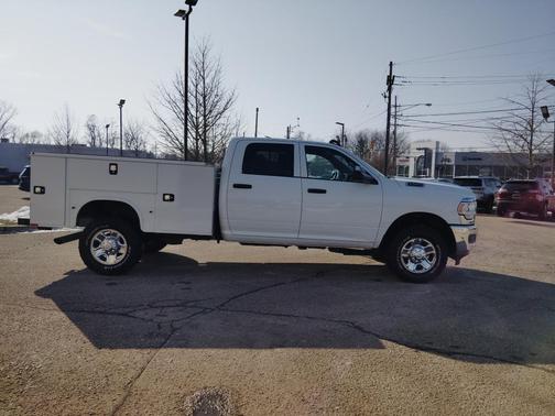2022 RAM 2500 Tradesman Crew Cab 4x4 8' Box
