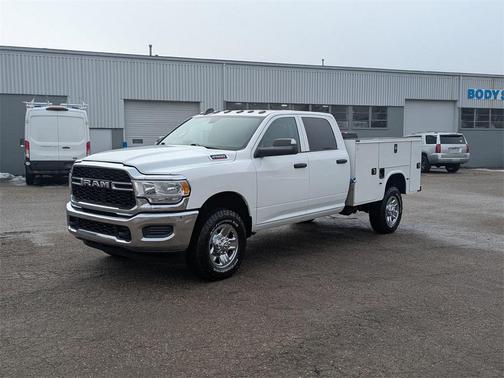 2022 RAM 2500 Tradesman Crew Cab 4x4 8' Box