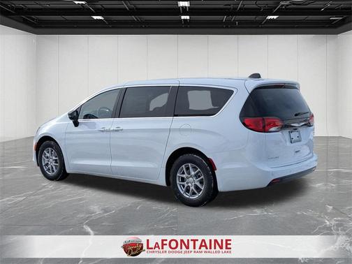 2026 Chrysler Voyager LX