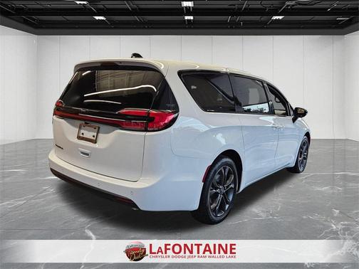 2026 Chrysler Pacifica L