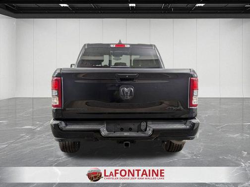 Diamond Black Crystal Pearlcoat 2023 RAM 1500 Big Horn/Lone Star