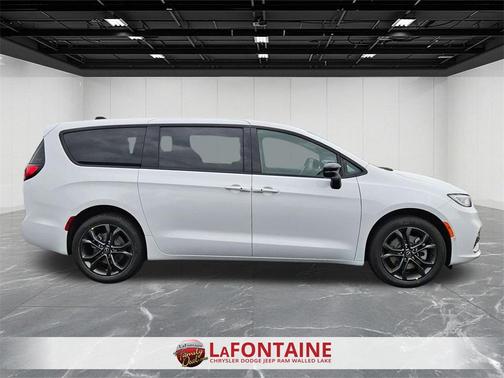 2026 Chrysler Pacifica L