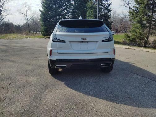 Crystal White Tricoat 2024 Cadillac XT4 Sport