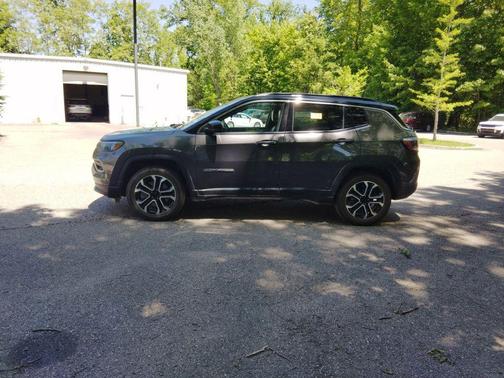 Granite Crystal Metallic Clearcoat 2023 Jeep Compass Limited