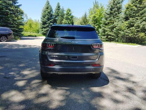Granite Crystal Metallic Clearcoat 2023 Jeep Compass Limited