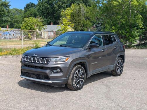 Granite Crystal Metallic Clearcoat 2023 Jeep Compass Limited