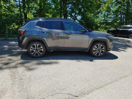 Granite Crystal Metallic Clearcoat 2023 Jeep Compass Limited