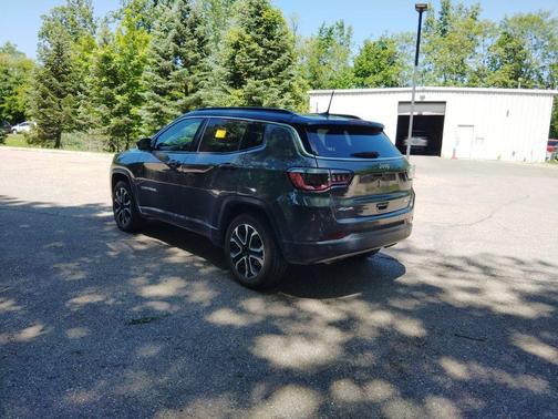 Granite Crystal Metallic Clearcoat 2023 Jeep Compass Limited