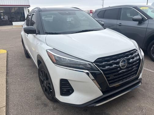 2021 Nissan Kicks SR
