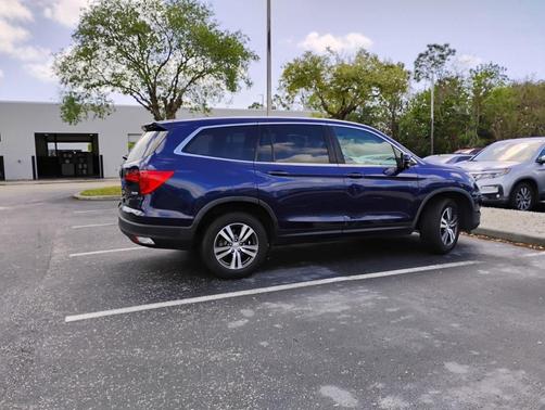 Blue 2017 Honda Pilot EX