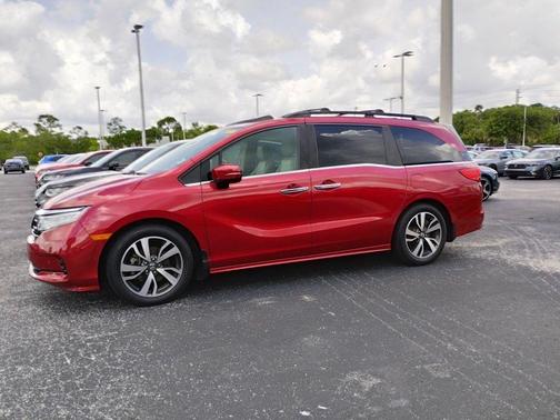 Radiant Red Metallic II 2023 Honda Odyssey Touring
