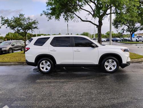 Platinum White Pearl 2023 Honda Pilot LX