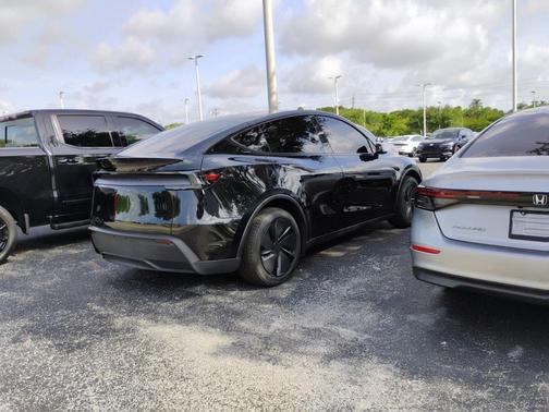 Diamond Black 2026 Tesla Model Y PREMIUM