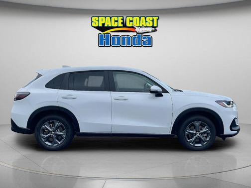 Platinum White Pearl 2027 Honda HR-V LX