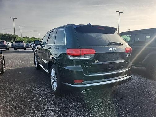 Brilliant Black Crystal Pearlcoat 2016 Jeep Grand Cherokee Summit