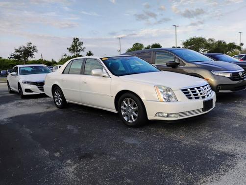 Cotillion White 2009 Cadillac DTS