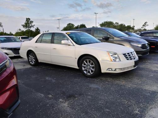 Cotillion White 2009 Cadillac DTS