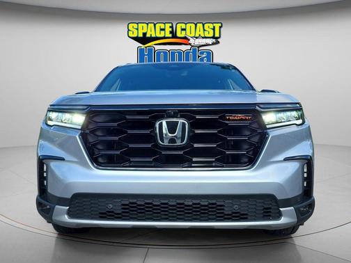 Lunar Silver Metallic 2025 Honda Pilot TrailSport