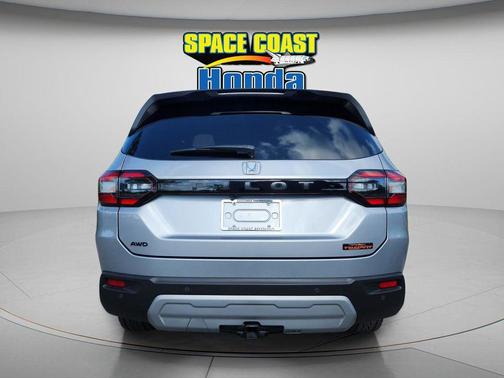 Lunar Silver Metallic 2025 Honda Pilot TrailSport