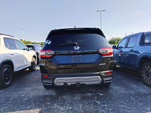 Crystal Black Pearl 2023 Honda Pilot Touring