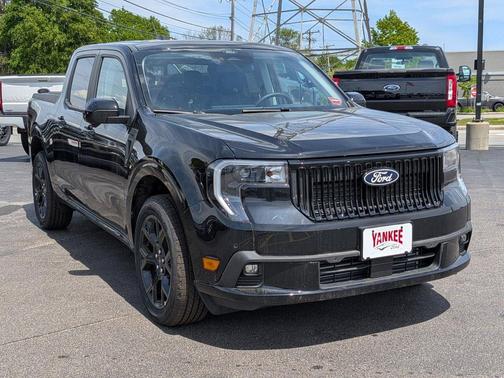 SHADOW BLACK 2026 Ford Maverick Lobo High