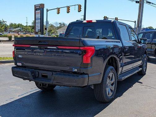 2025 Ford F-150 Lightning LARIAT