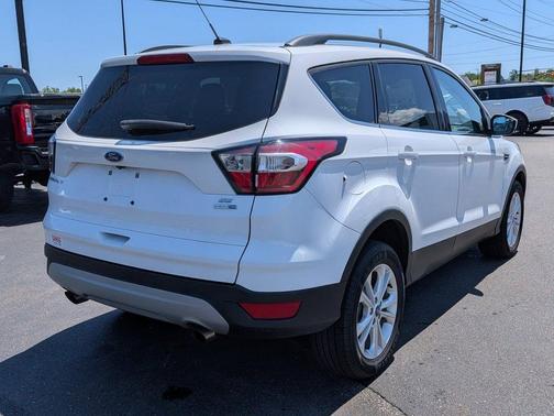 OXFORD WHITE 2018 Ford Escape SE