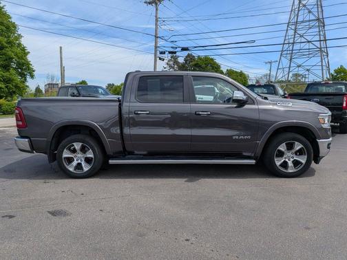 Granite Crystal Metallic Clearcoat 2019 RAM 1500 Laramie