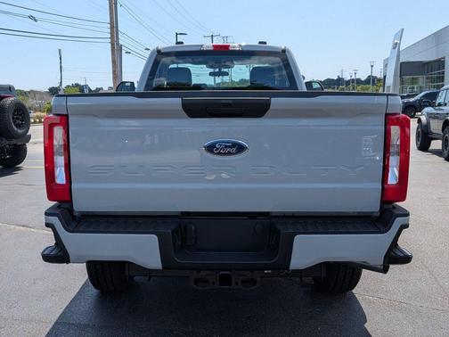 Avalanche 2026 Ford F-350 XL
