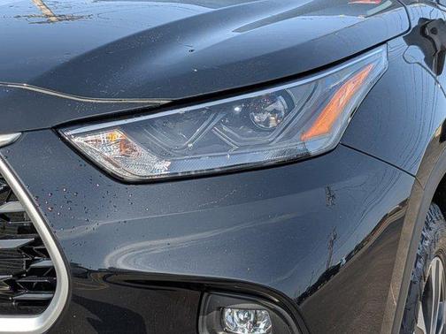 Midnight Black Metallic 2024 Toyota Highlander XLE