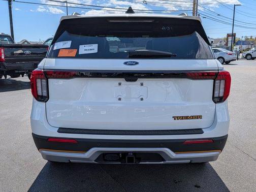STAR WHITE MET TRI-COAT 2026 Ford Explorer Tremor