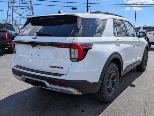 STAR WHITE MET TRI-COAT 2026 Ford Explorer Tremor