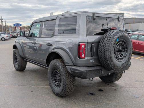 Carbonized Gray Metallic 2026 Ford Bronco Badlands