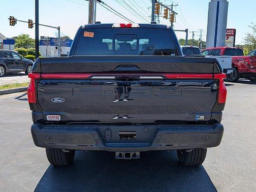2025 Ford F-150 Lightning LARIAT