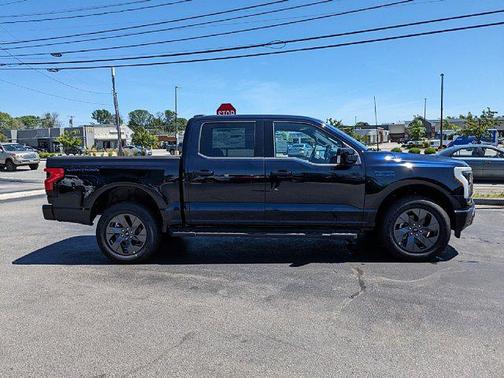 2025 Ford F-150 Lightning LARIAT