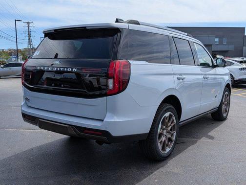 SPACE SILVER METALLIC 2026 Ford Expedition King Ranch