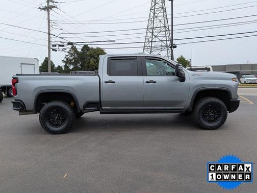 Sterling Gray Metallic 2024 Chevrolet Silverado 2500 4WD Crew Cab Standard Bed ZR2