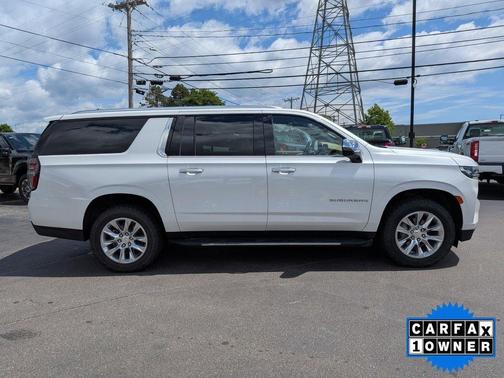 Iridescent Pearl Tricoat 2023 Chevrolet Suburban Premier