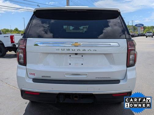 Iridescent Pearl Tricoat 2023 Chevrolet Suburban Premier