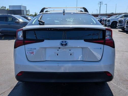 Blizzard Pearl 2020 Toyota Prius LE